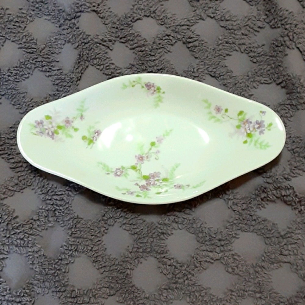 Cracker, relish, dish, trinket, plate